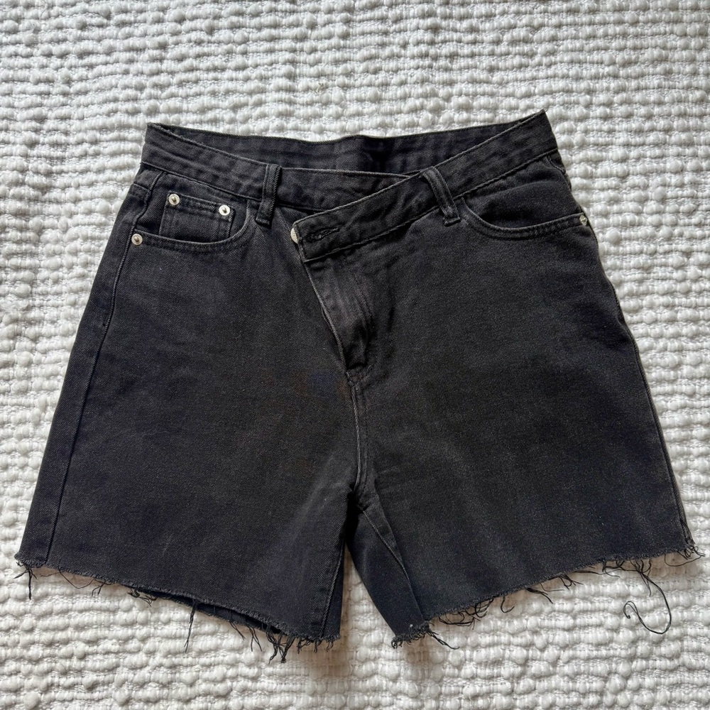 Women's Criss Crossover Black Jean Shorts High Waisted Denim Shorts Size 8